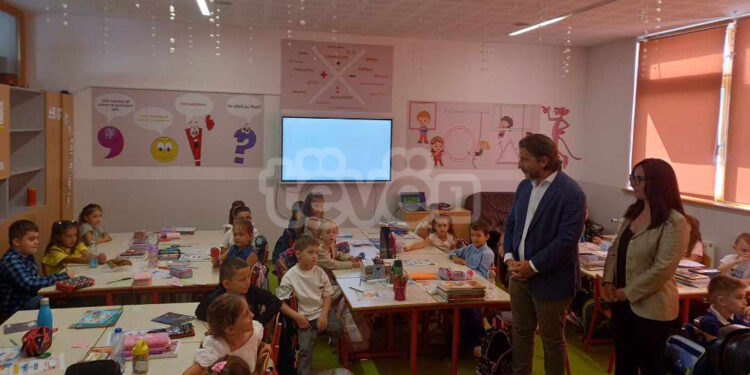 Fillon mësimi tërëditor