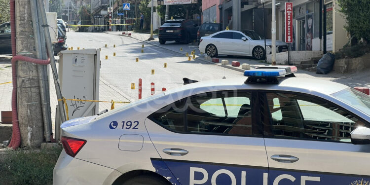 Rruga në “Aktash“ ende e bllokuar pas vrasjes e plagosjes së mbrëmshme në Prishtinë