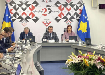 Kurti e nis mbledhjen e Qeverisë me vizitat e tij në komunat veriore