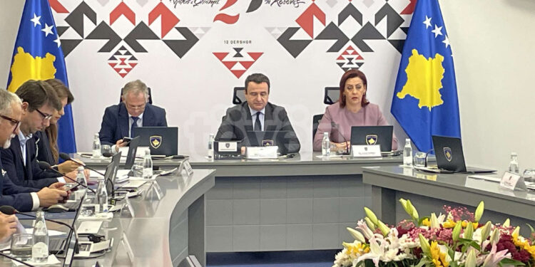 Kurti e nis mbledhjen e Qeverisë me vizitat e tij në komunat veriore