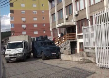 Përfundon bastisja në bankën paralele serbe në Leposaviq, ja çfarë u konfiskua