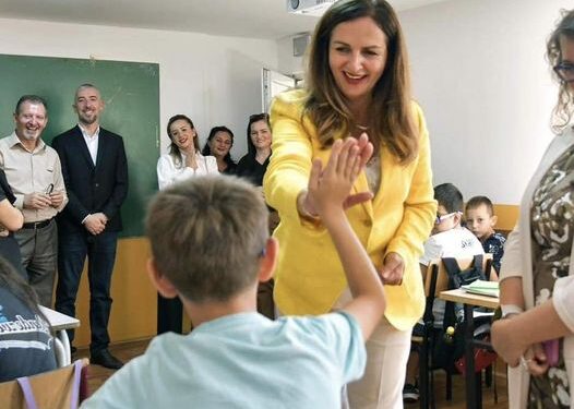 Nagavci uron nxënësit dhe mësimdhënësit për fillimin e vitit të ri shkollor