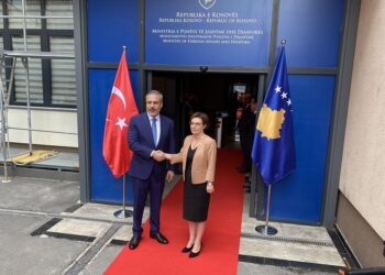 Gervalla pret në takim homologun e saj nga Turqia