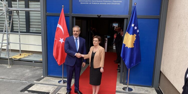 Gervalla pret në takim homologun e saj nga Turqia