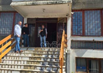 Ekskluzive: Policia me bastisje në bankën paralele serbe në Leposaviq