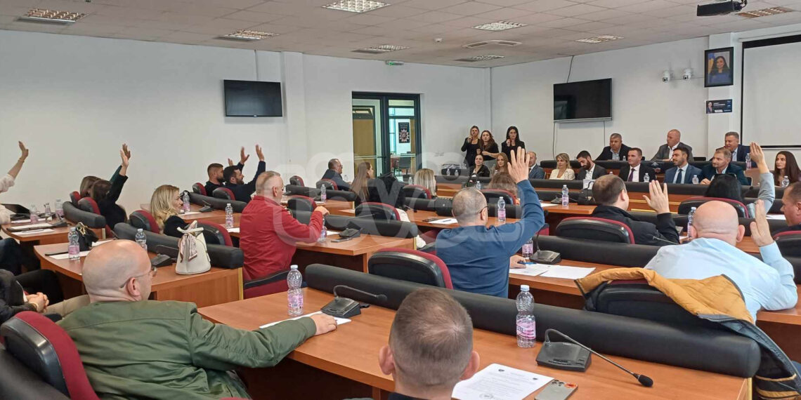 Miratohet vendimi për dhënien e 51 pronave publike për 99 vite në Komunën e Drenasit