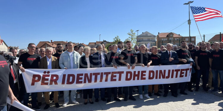 Fillon marshi protestues në Preshevë “Marsho për identitet dhe dinjitet”