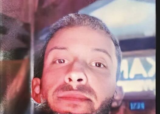 Policia kërkon ndihmë për identifikimin e një të dyshuari për vjedhje