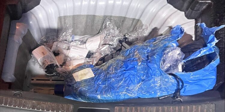 Ndalohet një person në Qafë të Prushit, i dyshuar për mall të kontrabanduar