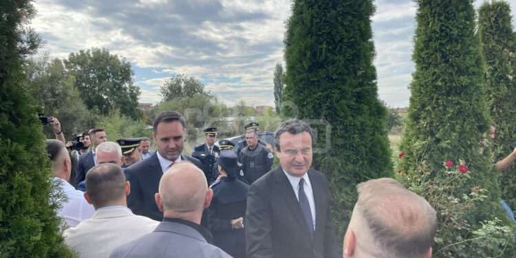 Kurti, Konjufca, Sveçla dhe Hoxha vizitojnë familjen e heroit Afrim Bunjaku