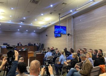 Mbërrijnë në gjykatë të dyshuarit për sulmin terrorist në Banjskë