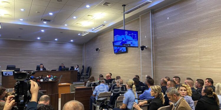 Mbërrijnë në gjykatë të dyshuarit për sulmin terrorist në Banjskë