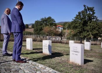 Krasniqi kujton Fehmi e Xhevë Lladrovcin në 26-vjetorin e rënies