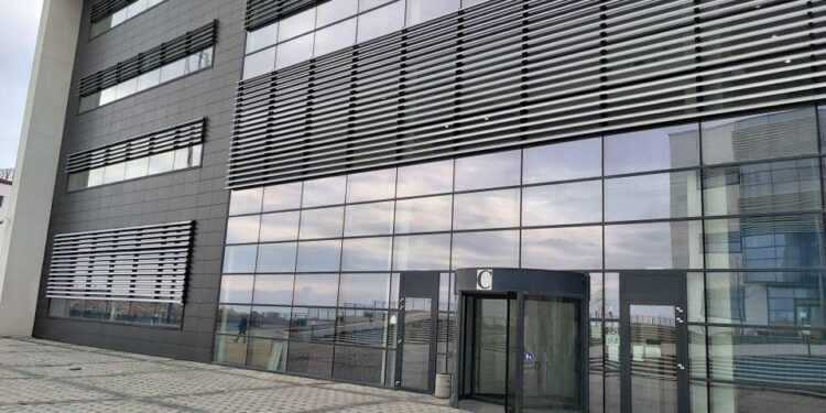 Prokuroria njofton se ka bllokuar 24 prona e 11 villa në një rast për shmangie tatimi