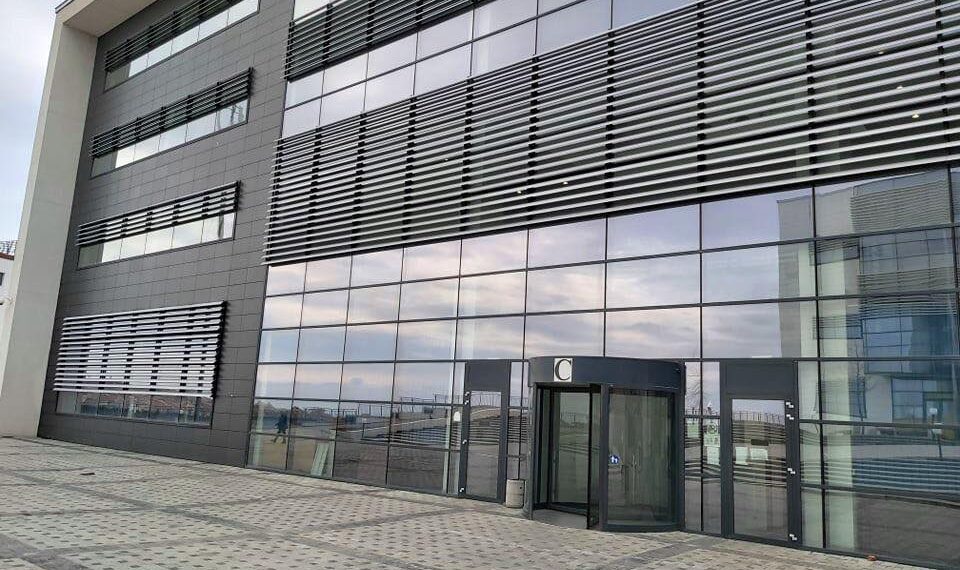 Prokuroria njofton se ka bllokuar 24 prona e 11 villa në një rast për shmangie tatimi