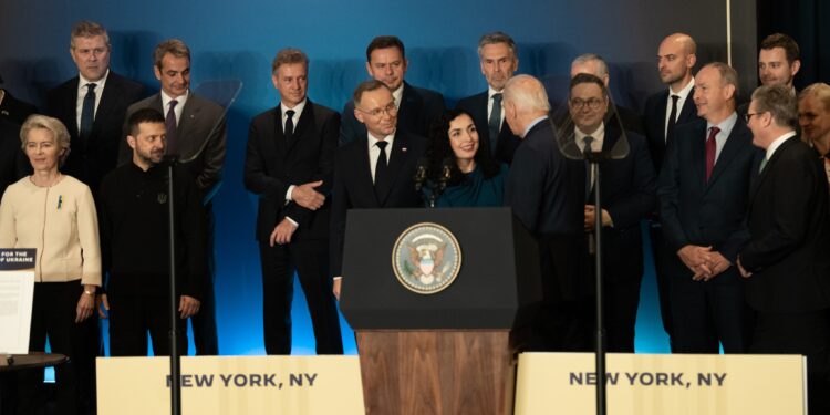 Osmani shtrëngon duart me Bidenin, pak takime bilaterale