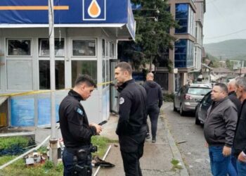 Kryetari i Zveçanit viziton vendin ku ndodhi shpërthimi, publikon pamjet e dëmëve të shkaktuara