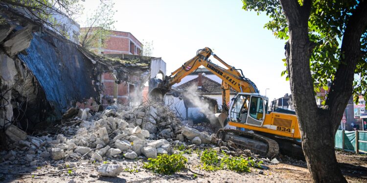 Nis rrënimi i objektit të destinuar për Shtëpi të Kulturës në Podujevë