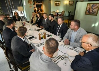 Kurti takon Pecin e Zeqirin, diskutuan për qeverisjen komunale dhe shërbimet e reja