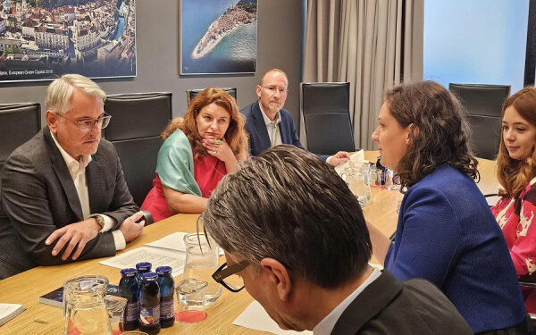 Rizvanolli takohet me dy ministra slloven, diskutohet për rritje të investimeve në Kosovë