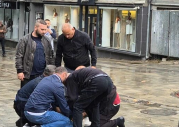 I fishkëlleu Kurtit, shoqërohet në polici politikani serb Aleksander Arsenijeviq