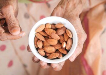 Njerëzit që hanë ushqime të pasura me një lëndë ushqyese jetojnë më gjatë