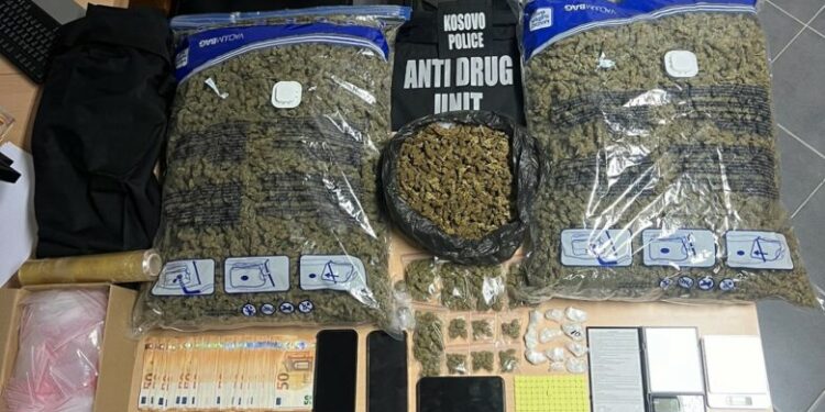 Operacioni “Kolonia” vë në pranga tre persona, konfiskohet drogë në vlerë rreth 40 mijë euro