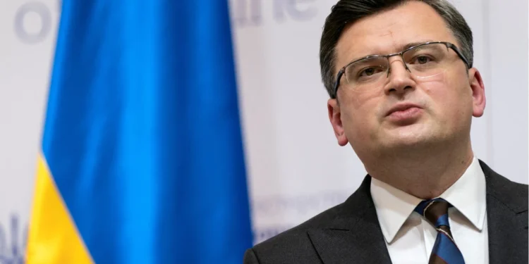 Dorëhiqet ministri i Jashtëm ukrainas për t’i hapur rrugë riformatimit të Qeverisë