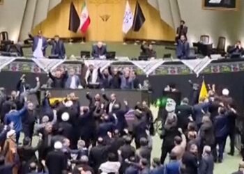 Pas vrasjes së liderit të Hezbollahut deputetët iranianë brohorasin “ Vdekje Izraelit”