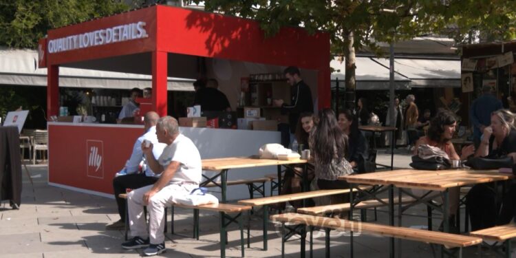 Fillon festivali i “Kafesë dhe Çajit” në Prishtinë