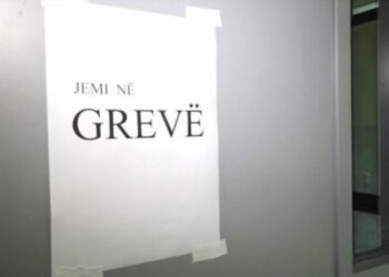 Punëtorët teknikë të Kuvendit sot hyjnë në grevë, kërkojnë rritje pagash