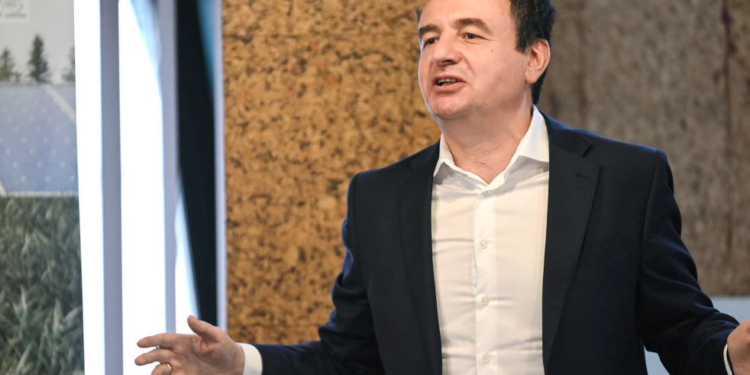 Kurti viziton KEK-un, thotë se e vlerëson lart si burim natyror i energjisë