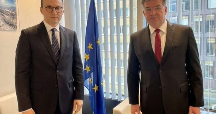 Lajçak nis takimin me Petkoviqin e më pas me Bislimin