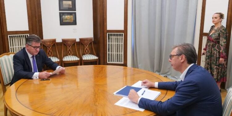 Lajçak: Vuçiq ngriti shqetësime të forta për gjendjen e serbëve të Kosovës