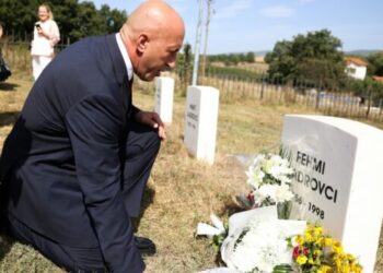 Haradinaj: Fehmi dhe Xhevë Lladrovci themeltarë të Ushtrisë Çlirimtare të Kosovës