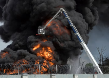 Qindra banorë evakuohen nga rajoni rus Voronezh, pas zjarrit në një depo armësh