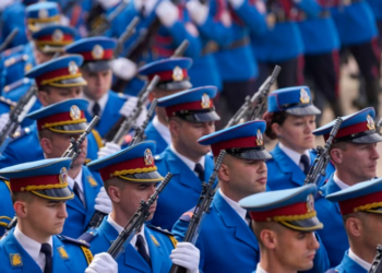 Vuçiq nënshkruan marrëveshjen për rikthimin e shërbimit të detyrueshëm ushtarak