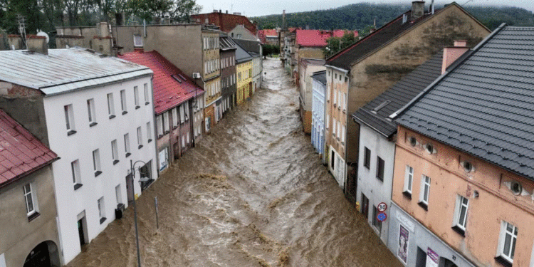 Evropa Qendrore vazhdon të luftojë me shira e përmbytje