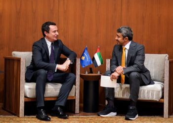 Kurti takon ministrin e Jashtëm të Emiratëve të Bashkuara Arabe, flasin për rritjen e bashkëpunimit ekonomik