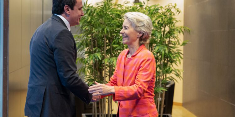 Kurti në Bruksel kërkon që të hiqen masat e BE-së ndaj Kosovës