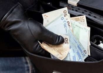 Vodhi para nga arka e një marketi, ikë nga vendi i ngjarjes