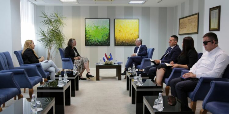 Bislimi dhe ambasadorja e re e Holandës flasin për integrimin evropian