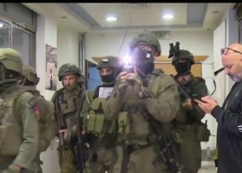 Ushtria izraelite bastis dhe mbyll zyrën e Al Jazeeras në Ramallah