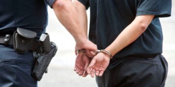I arrestuari për të shtëna me armë zjarri afër një shkolle në Klinë, një i mitur