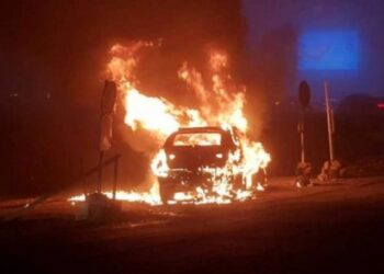 Digjen dy veturave në një auto – sallon në Çagllavicë, zjarri u shkaktua nga dy persona