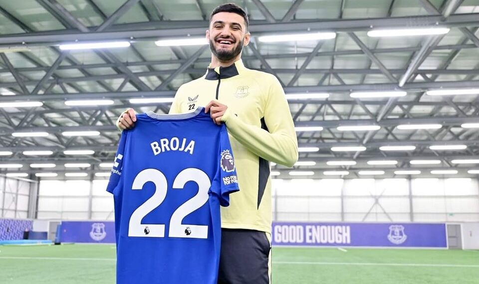 Broja debuton në vikend me Evertonin