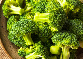 Vlerat shëndetësore të lëngut të rukolës dhe brokolit