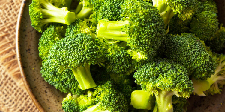 Vlerat shëndetësore të lëngut të rukolës dhe brokolit