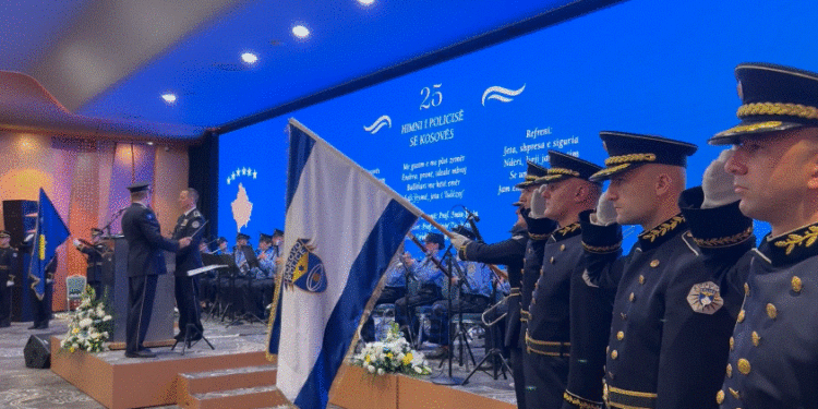 Policia e Kosovës intonon himnin për herë të parë 25 vjet pas themelimit