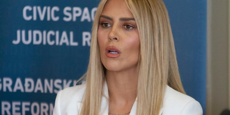 Dy të akuzuar pranojnë fajësinë për kanosjen e deputetes Deliu-Kodra, për të tretin veçohet procedura